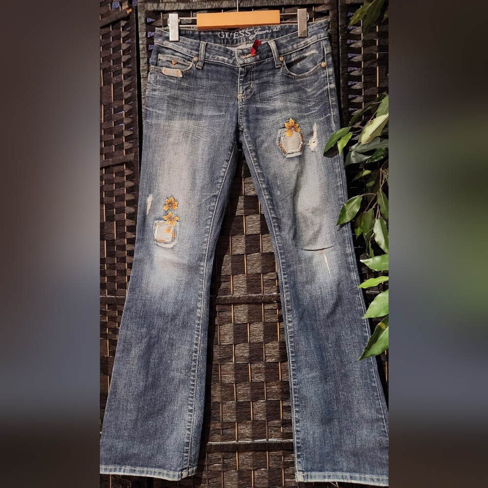 🌼2/40🌼 Guess flower embroidered jeans